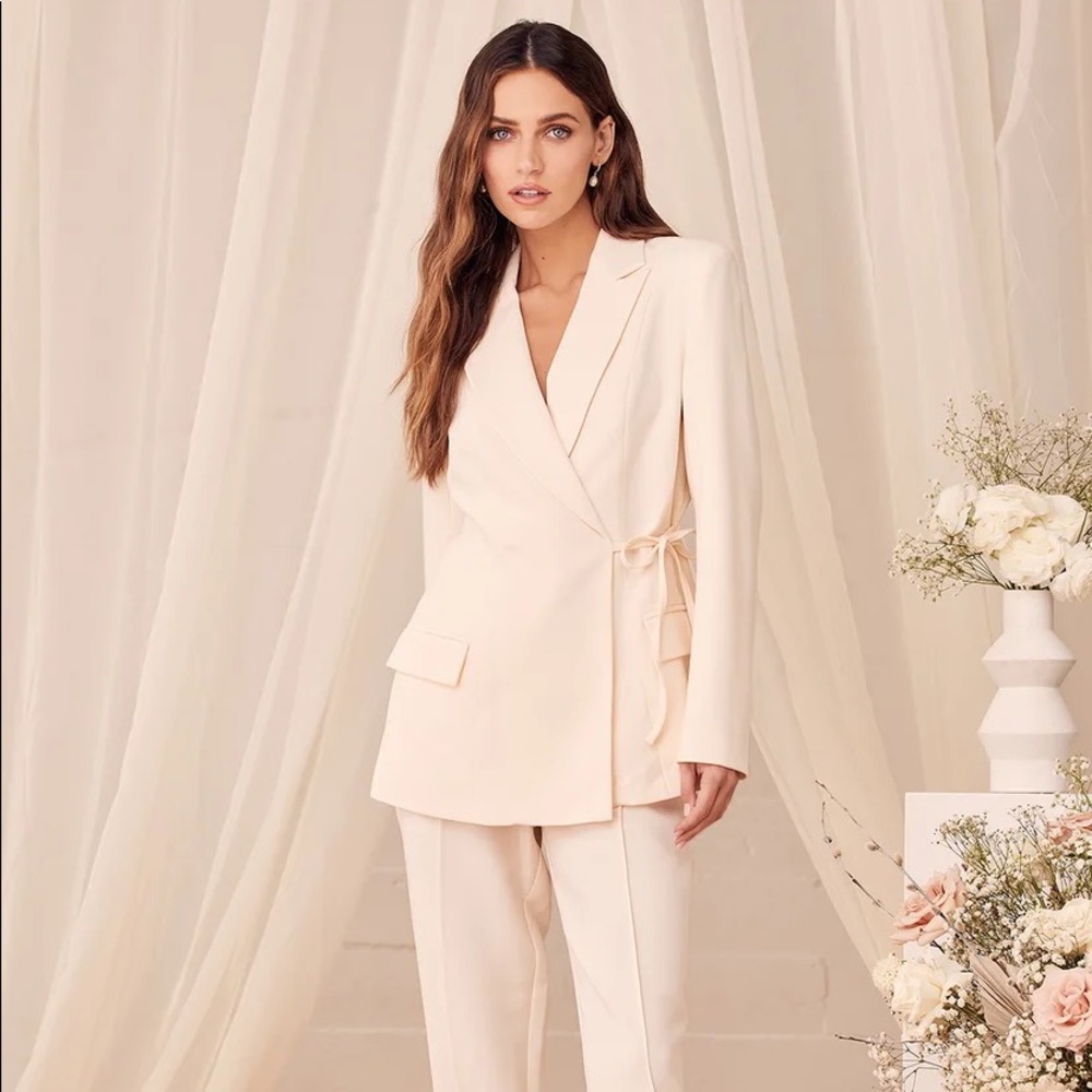 Lulu’s Alma Cream Tie Blazer